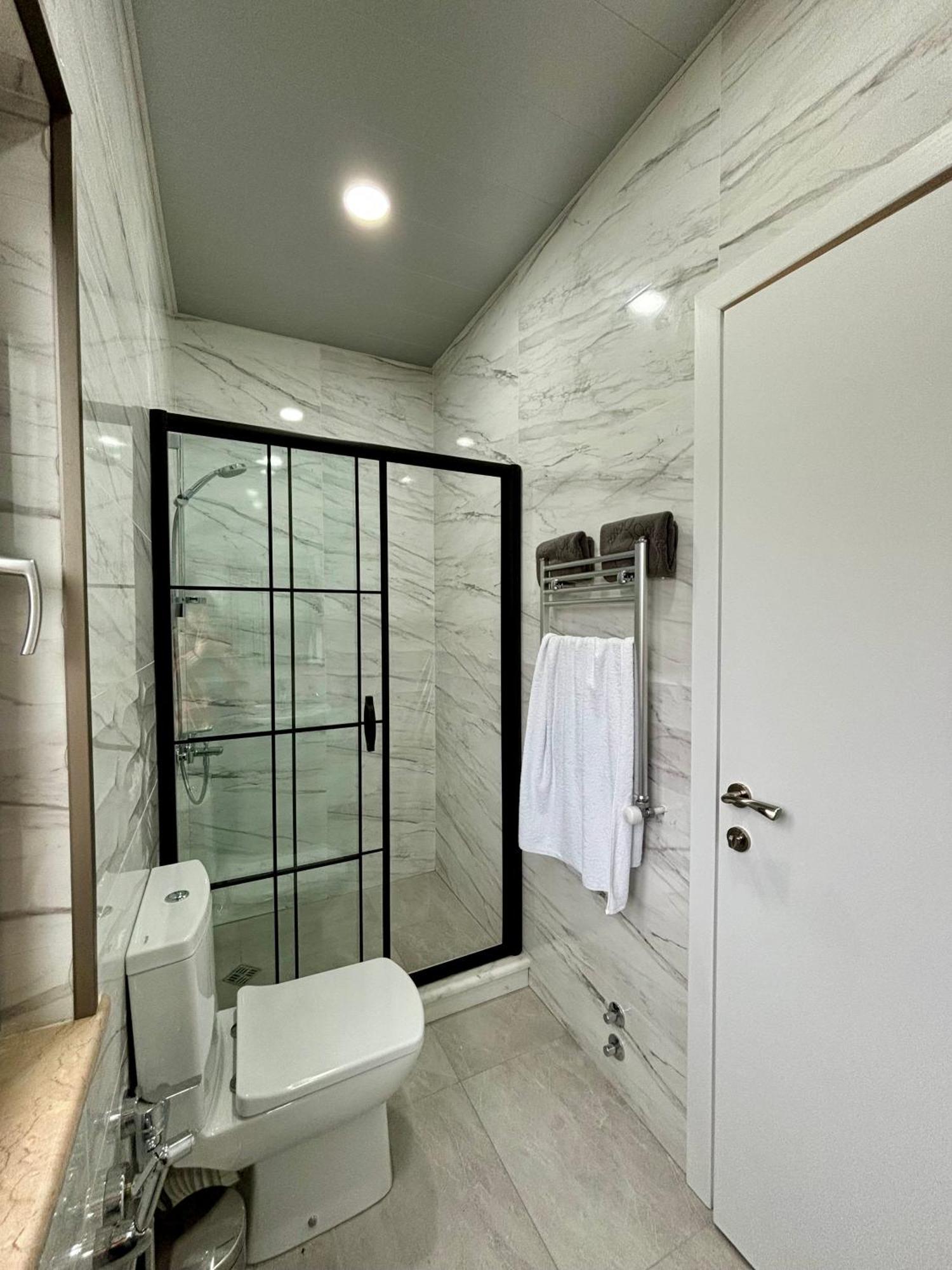 Hillside Inn Батумі Екстер'єр фото