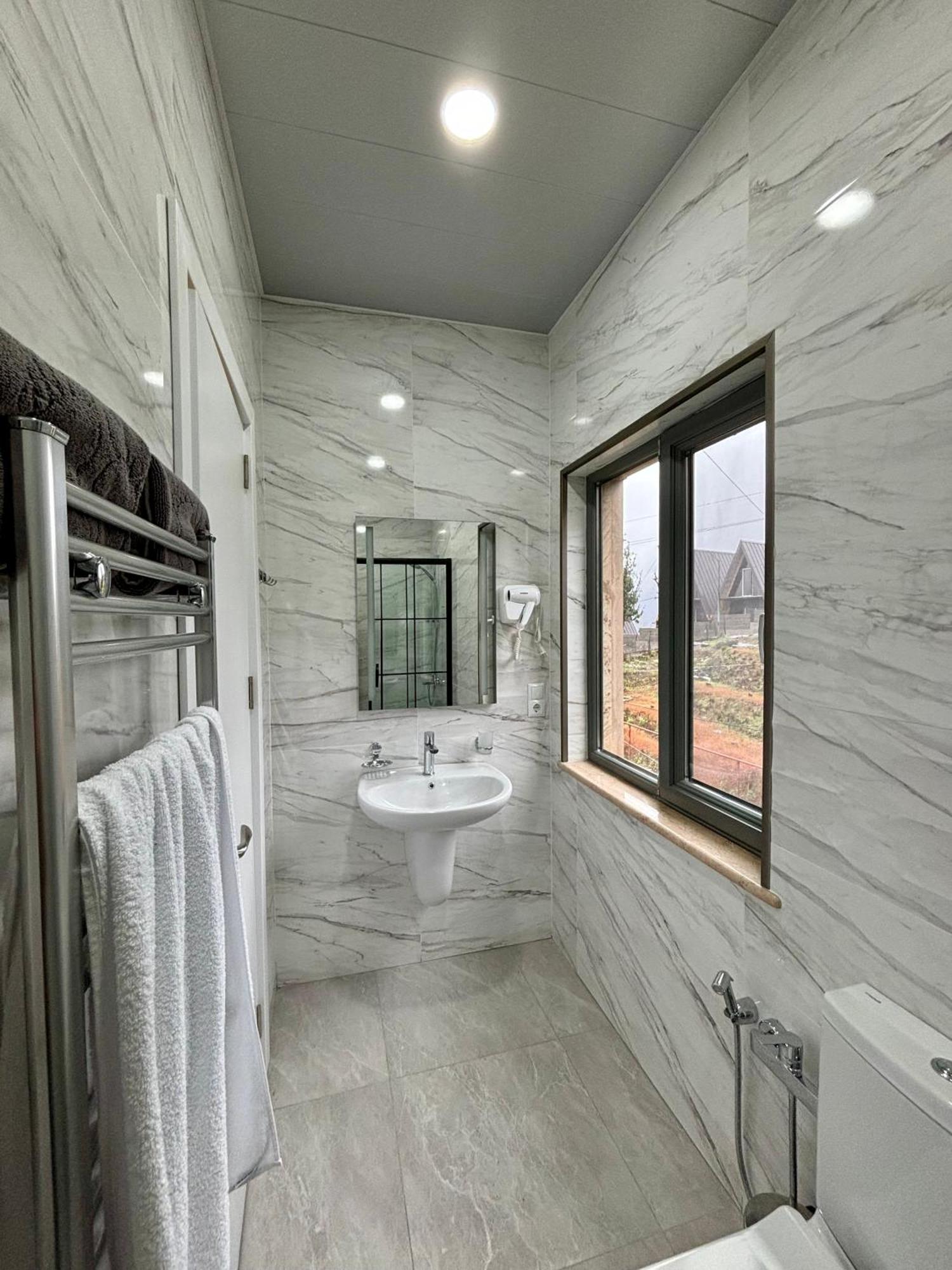 Hillside Inn Батумі Екстер'єр фото